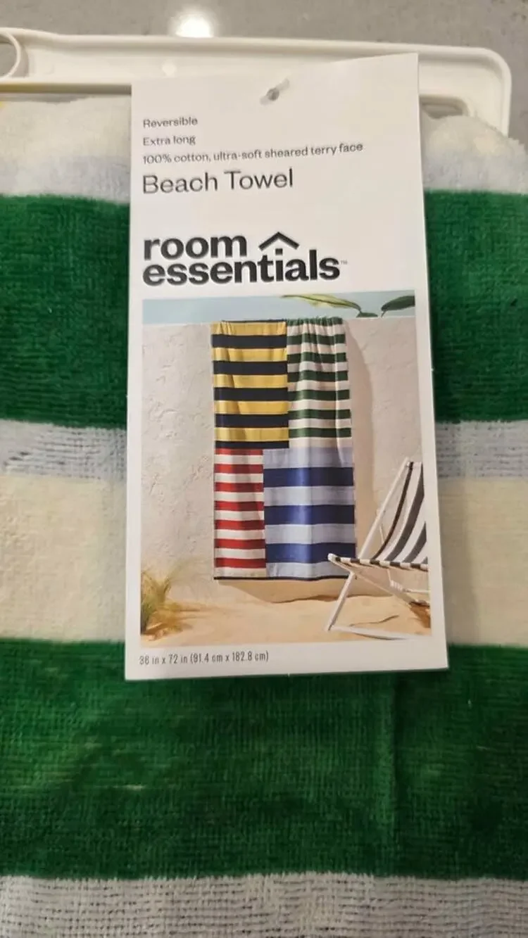 NWT 100% Cotton Room Essentials Beach Towel 36